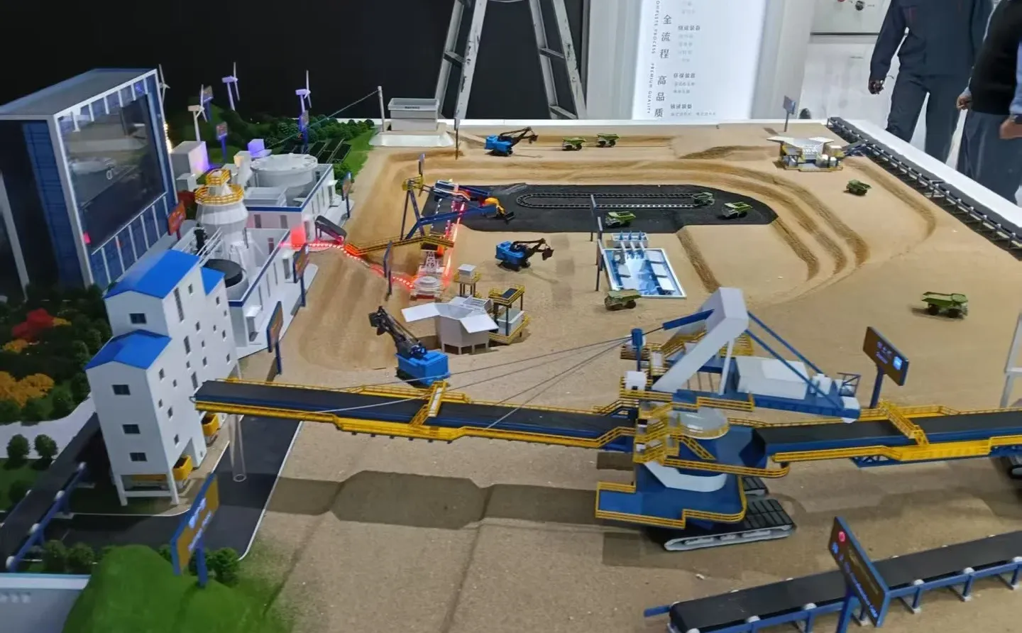 沉浸式逛砂石生产线沙盘✨也太酷了吧！