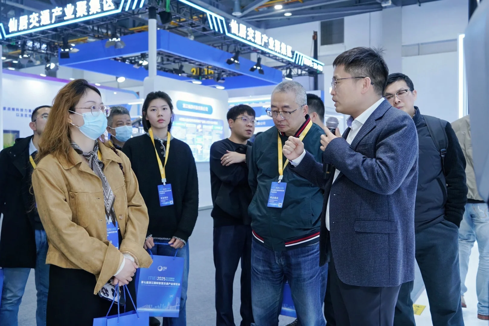 今日要闻：怎么展会里都是男摄