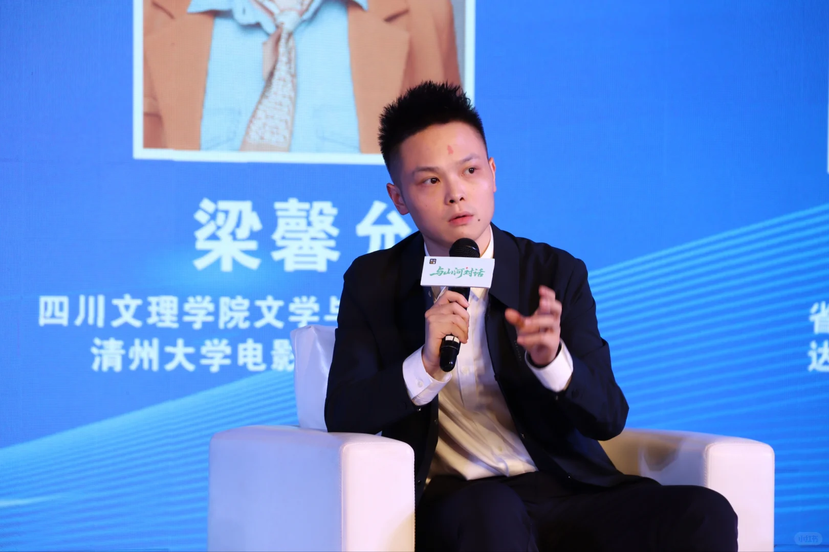 播音系主任学期战报：从赛场、进博会到讲台