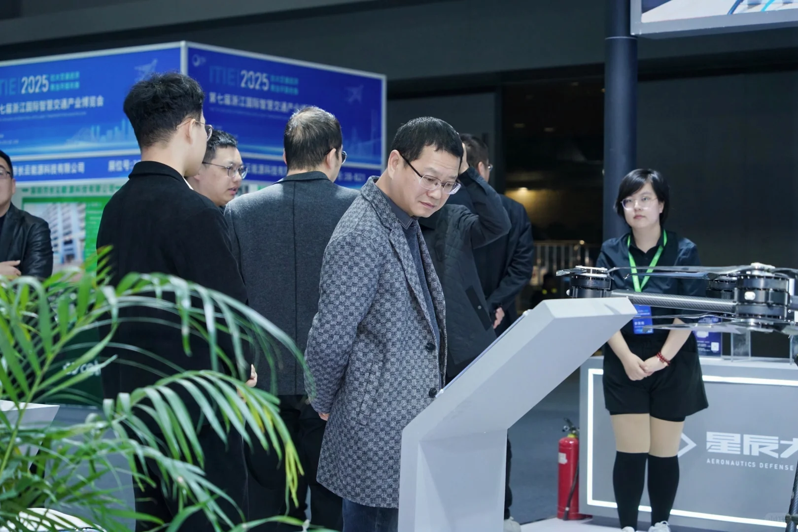 今日要闻：怎么展会里都是男摄