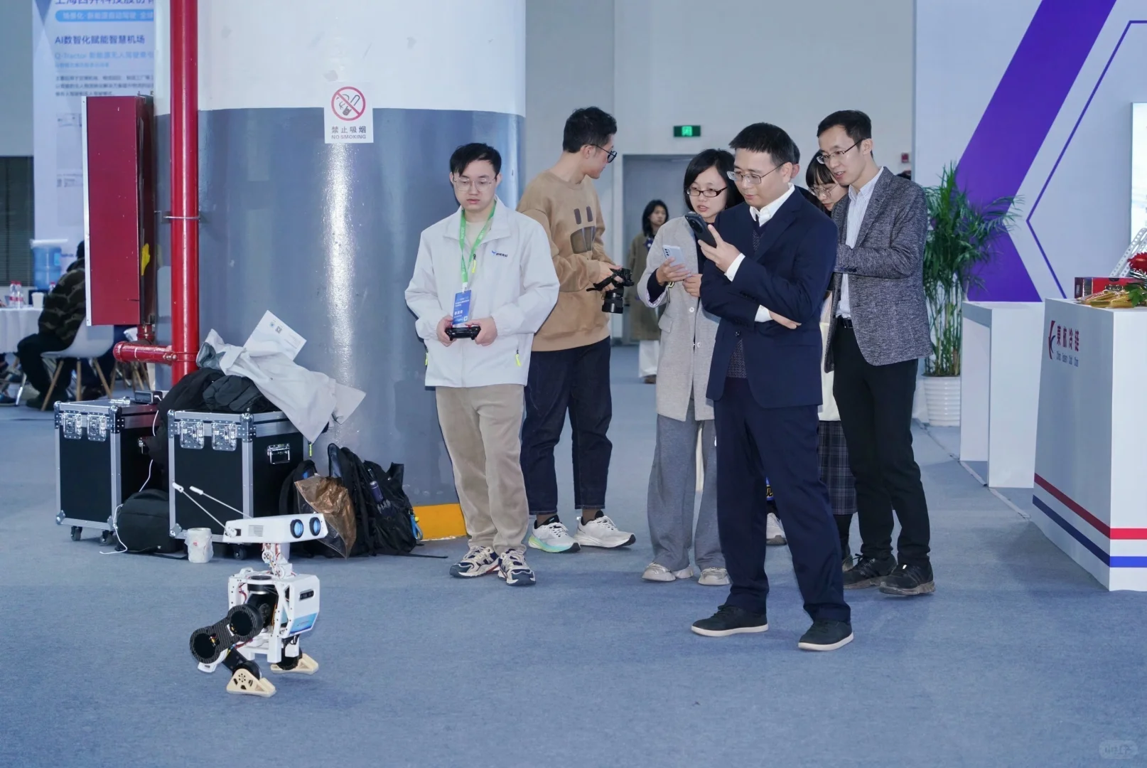 今日要闻：怎么展会里都是男摄