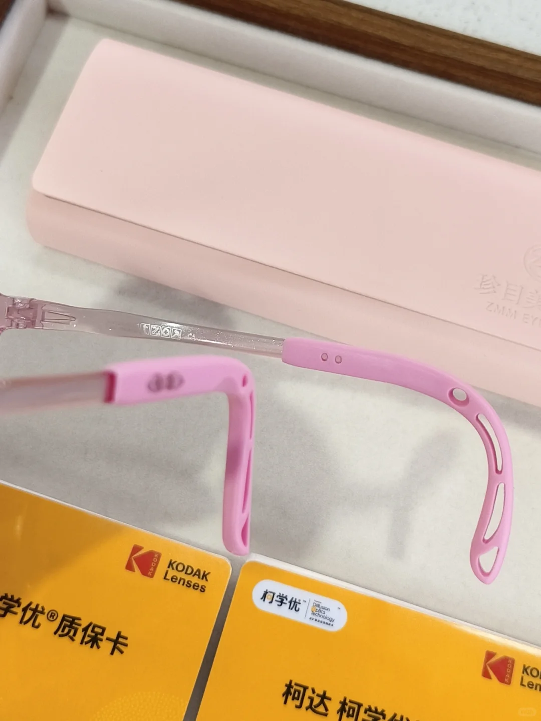 西安配镜|柯学优镜片，让近视“踩刹车”