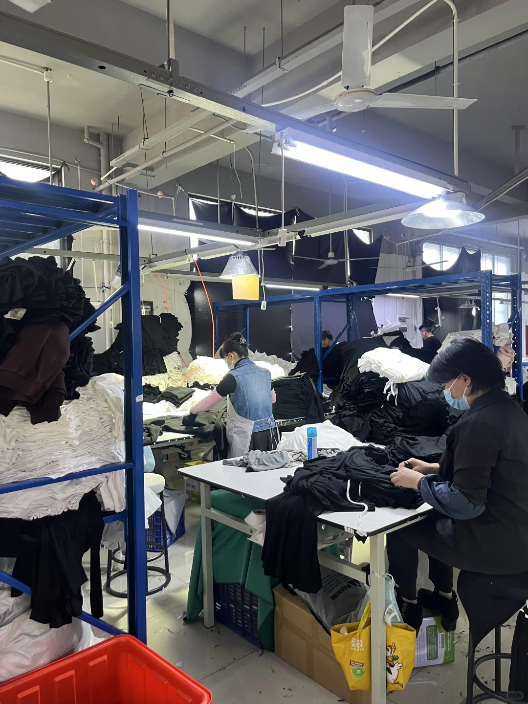 双12，服装人的工厂忙着在缝纫机上冒火花