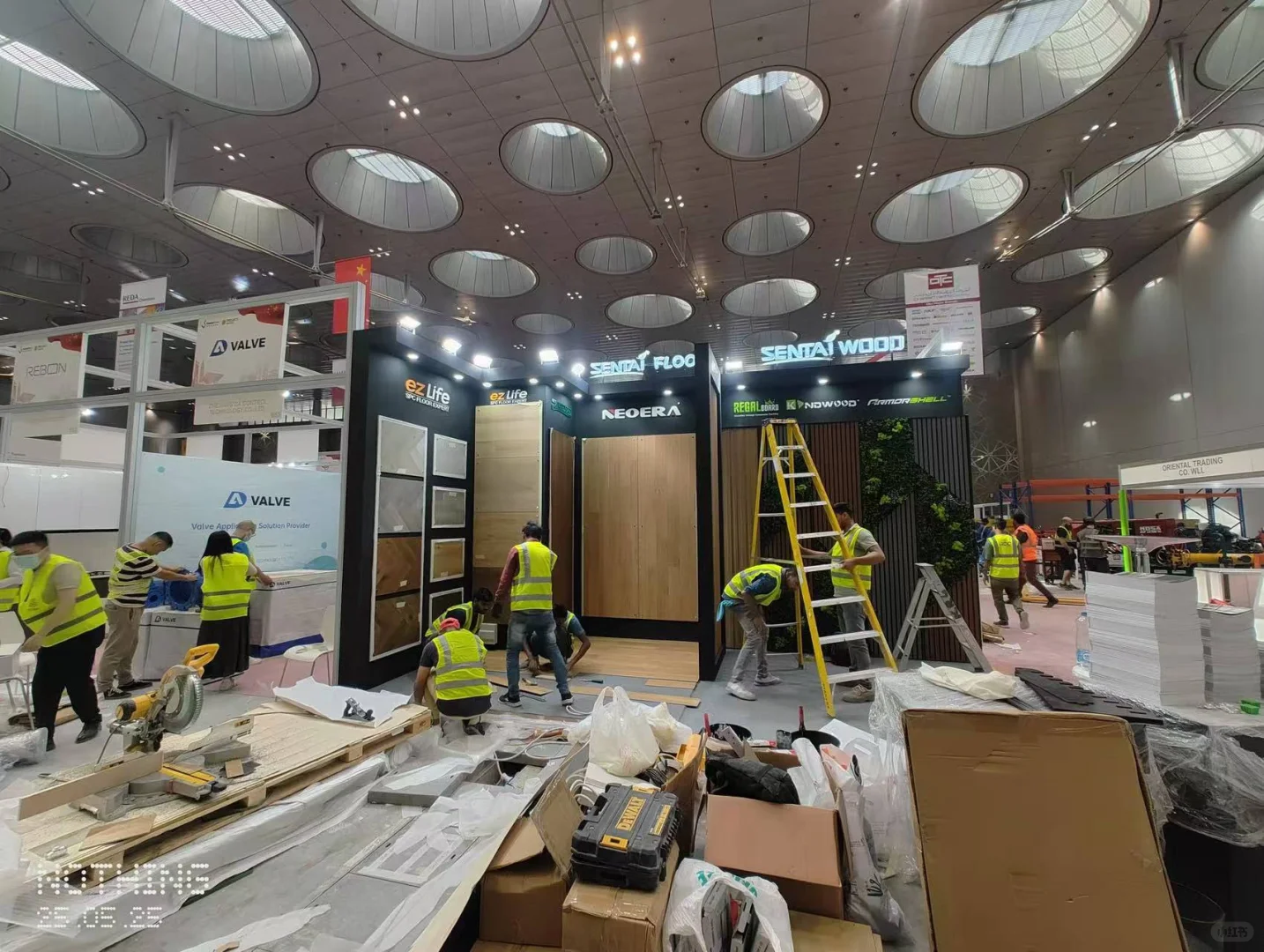 卡塔尔建材展现场直击！ 施工过程大公开