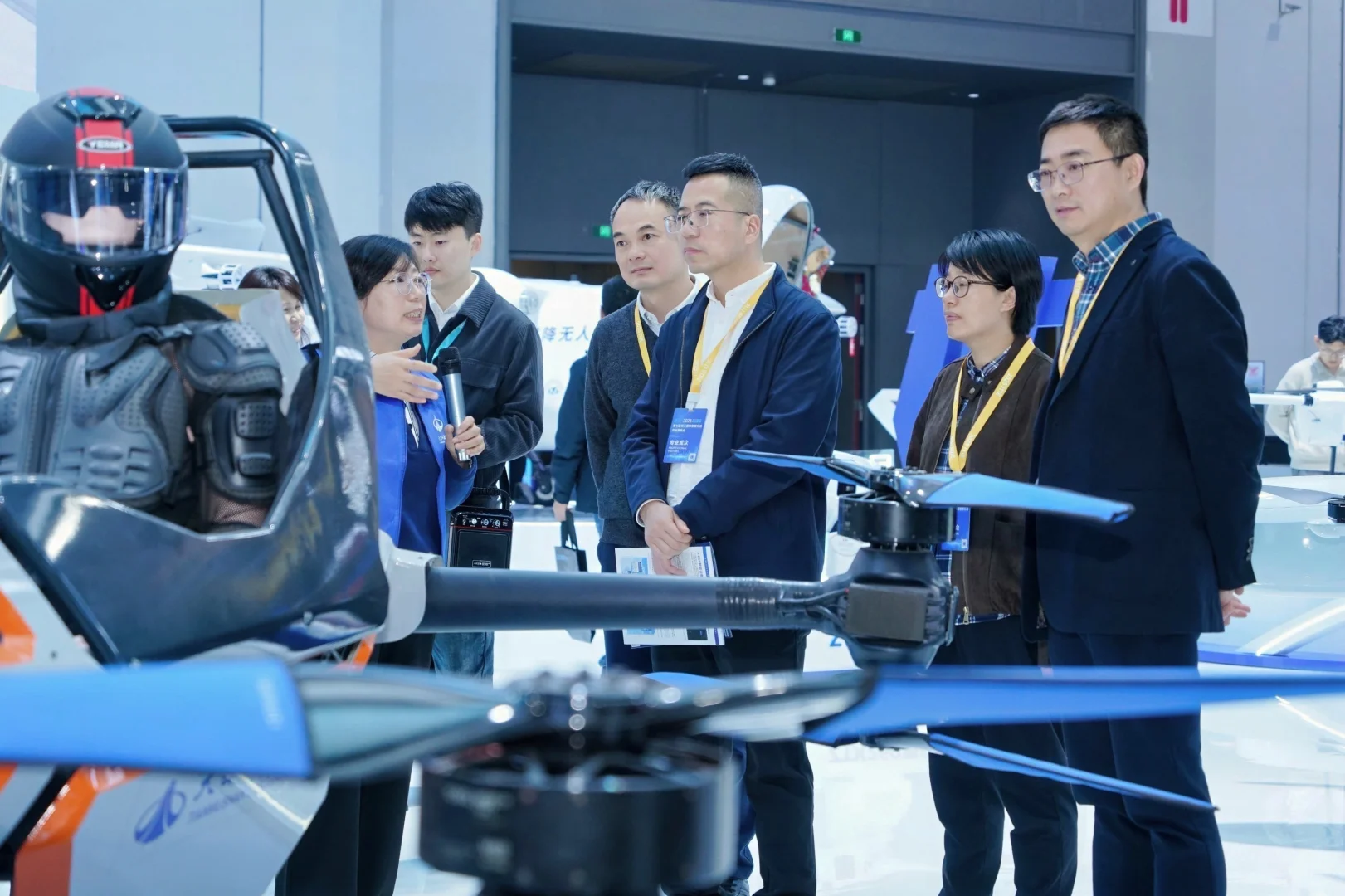 今日要闻：怎么展会里都是男摄