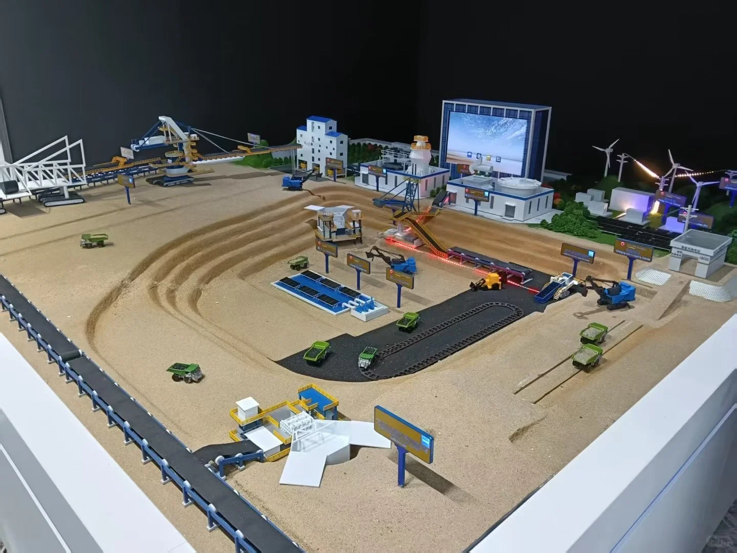 沉浸式逛砂石生产线沙盘✨也太酷了吧！