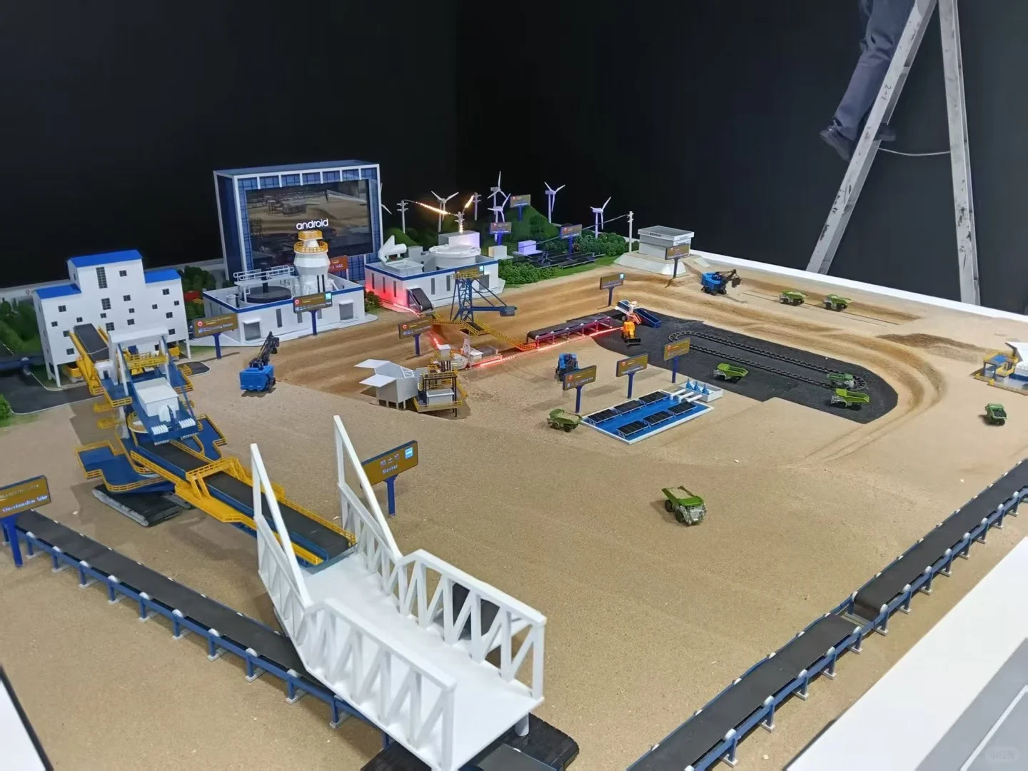 沉浸式逛砂石生产线沙盘✨也太酷了吧！