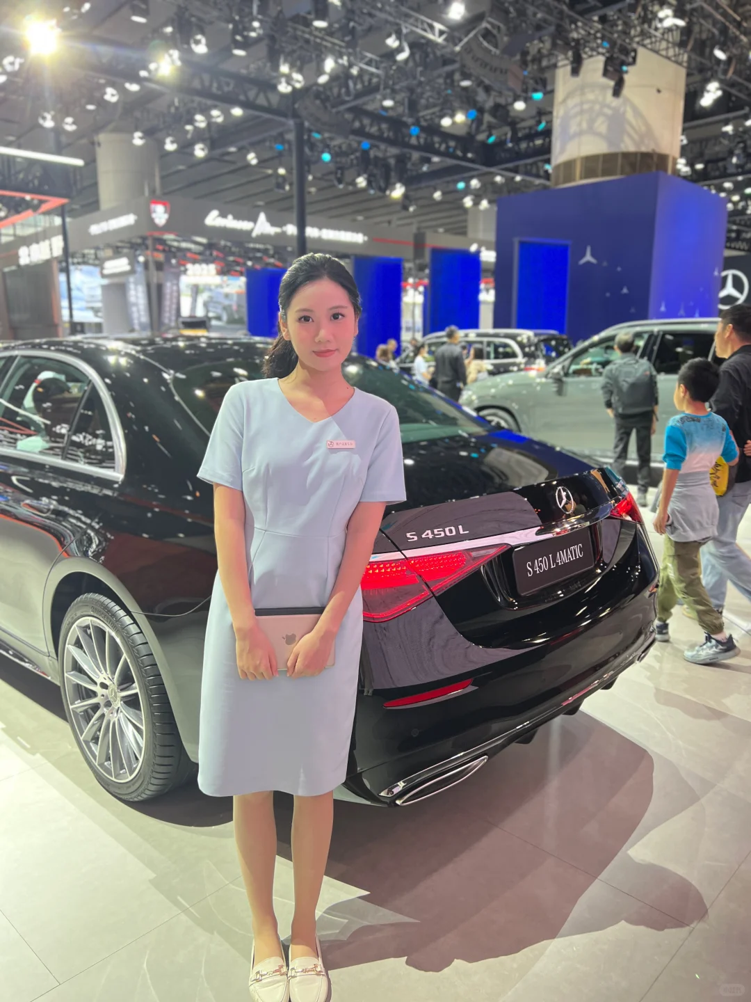 大学生勇闯广交会车展