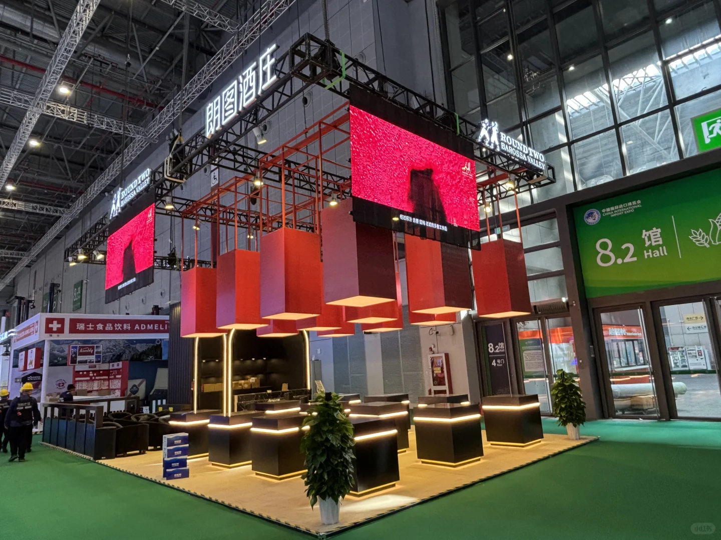 进博会展台美学暴击?朗图酒庄展台也太会了