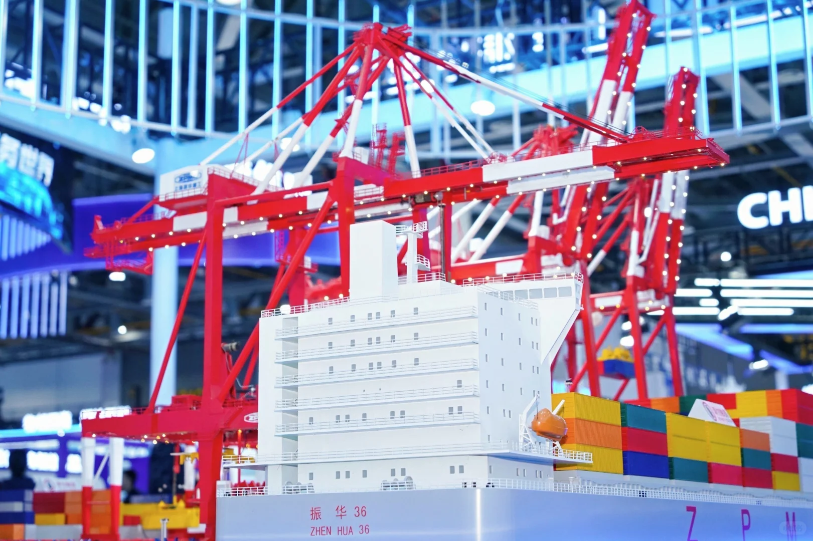 今日要闻：怎么展会里都是男摄