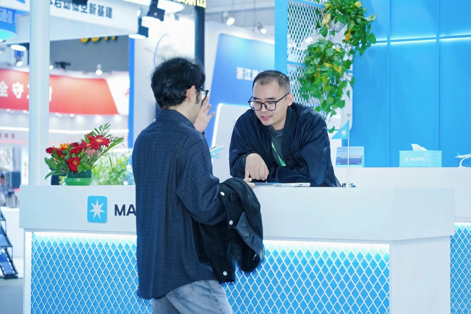 今日要闻：怎么展会里都是男摄