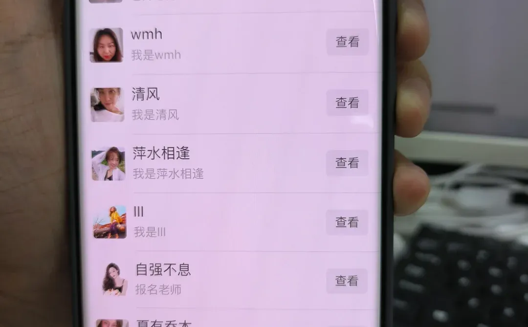 线上卖衣服蛮简单的，一晚上加了200多顾客