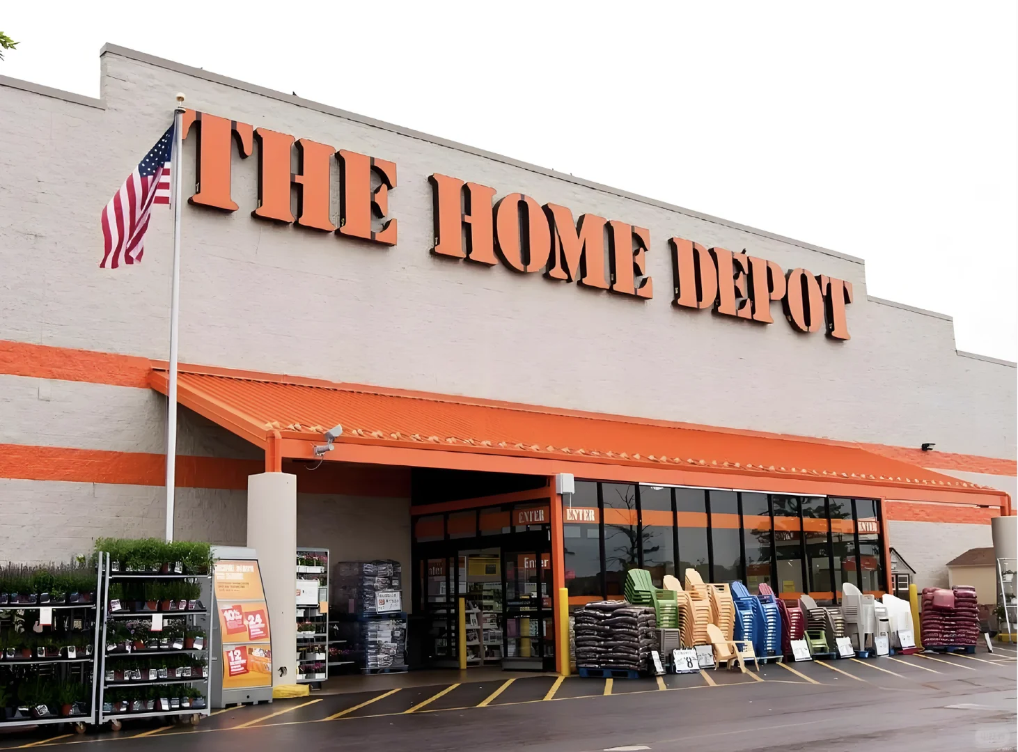 HD vs Lowe's：北美家居双雄深度解析