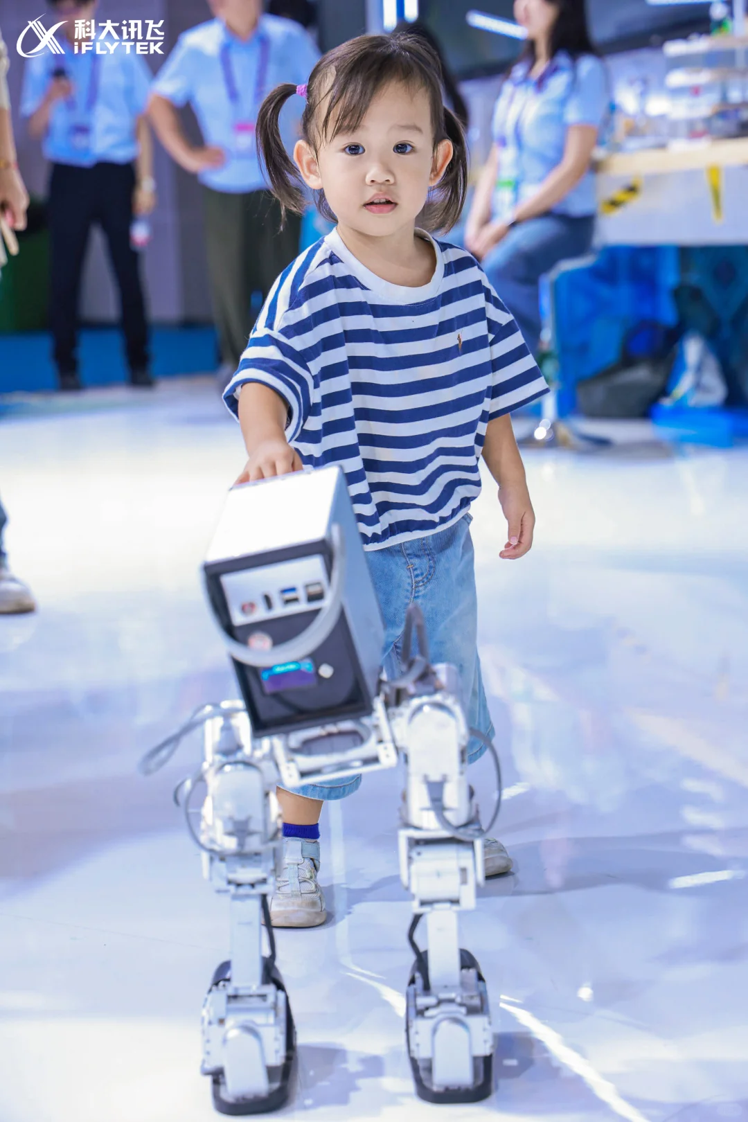 你们谁在东博会看到蓝色“菌子”了？