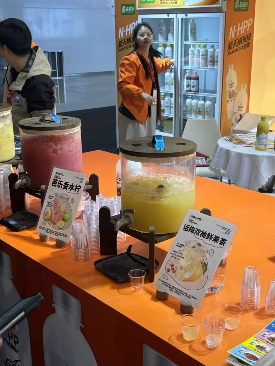12.16逛国展 （羊毛?）真能试吃到饱..