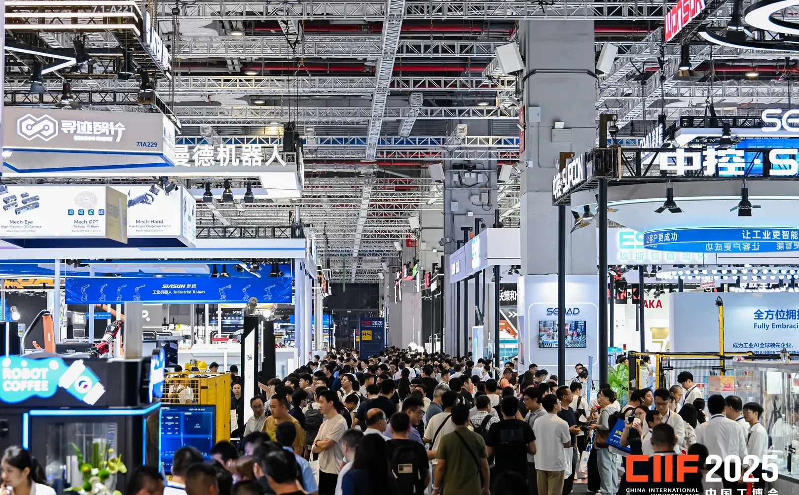 上海工博会机器人展现场?