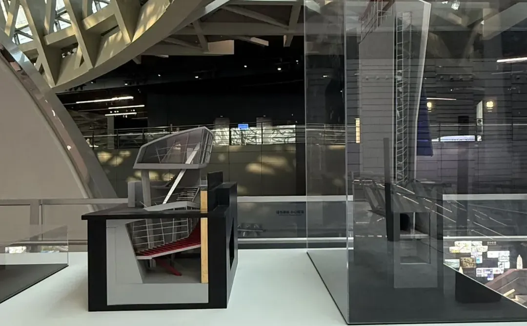 深圳新展|扎哈·哈迪德|线条与结构的狂想!