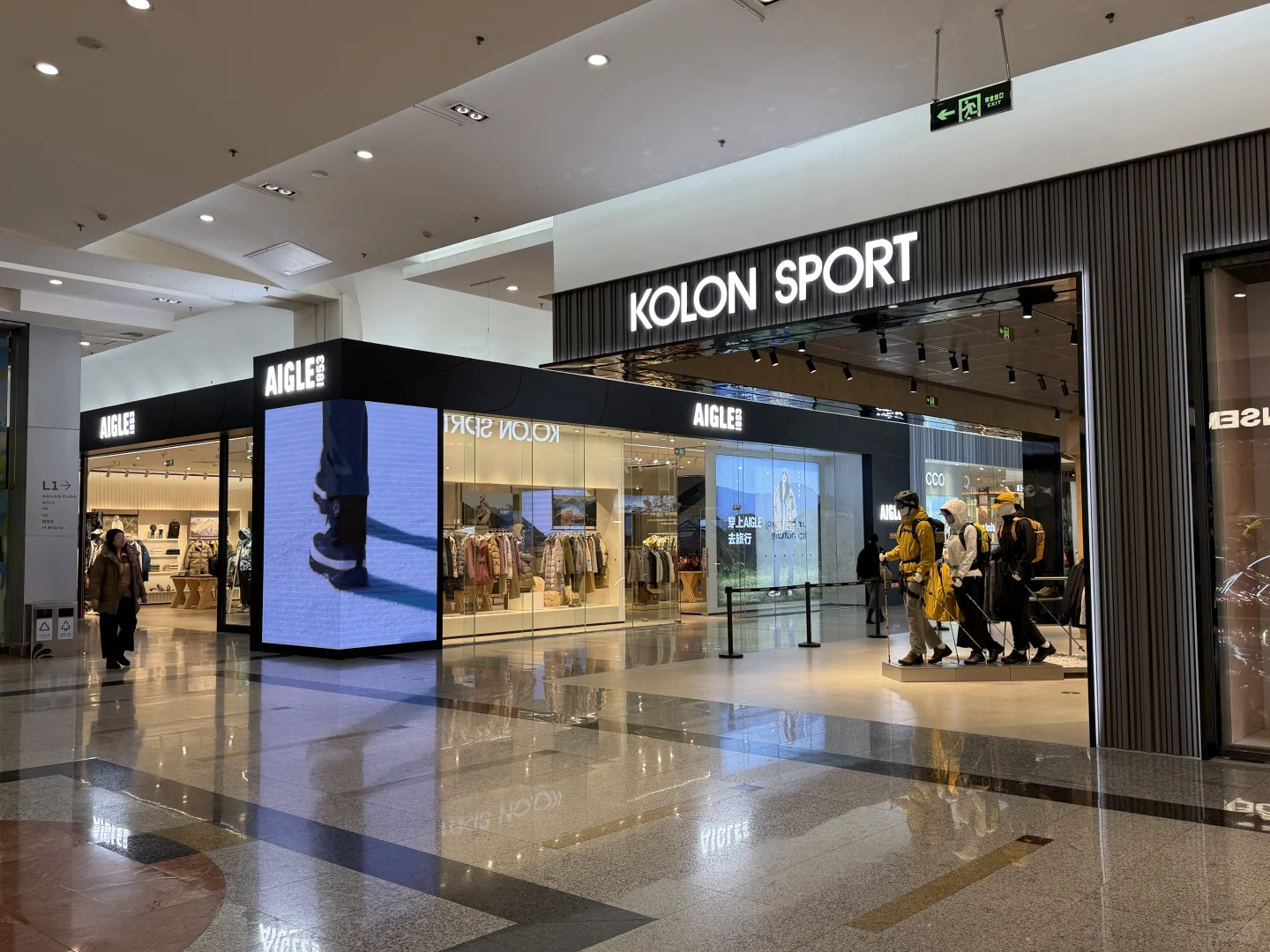 北京的购物中心户外品牌扛大旗了