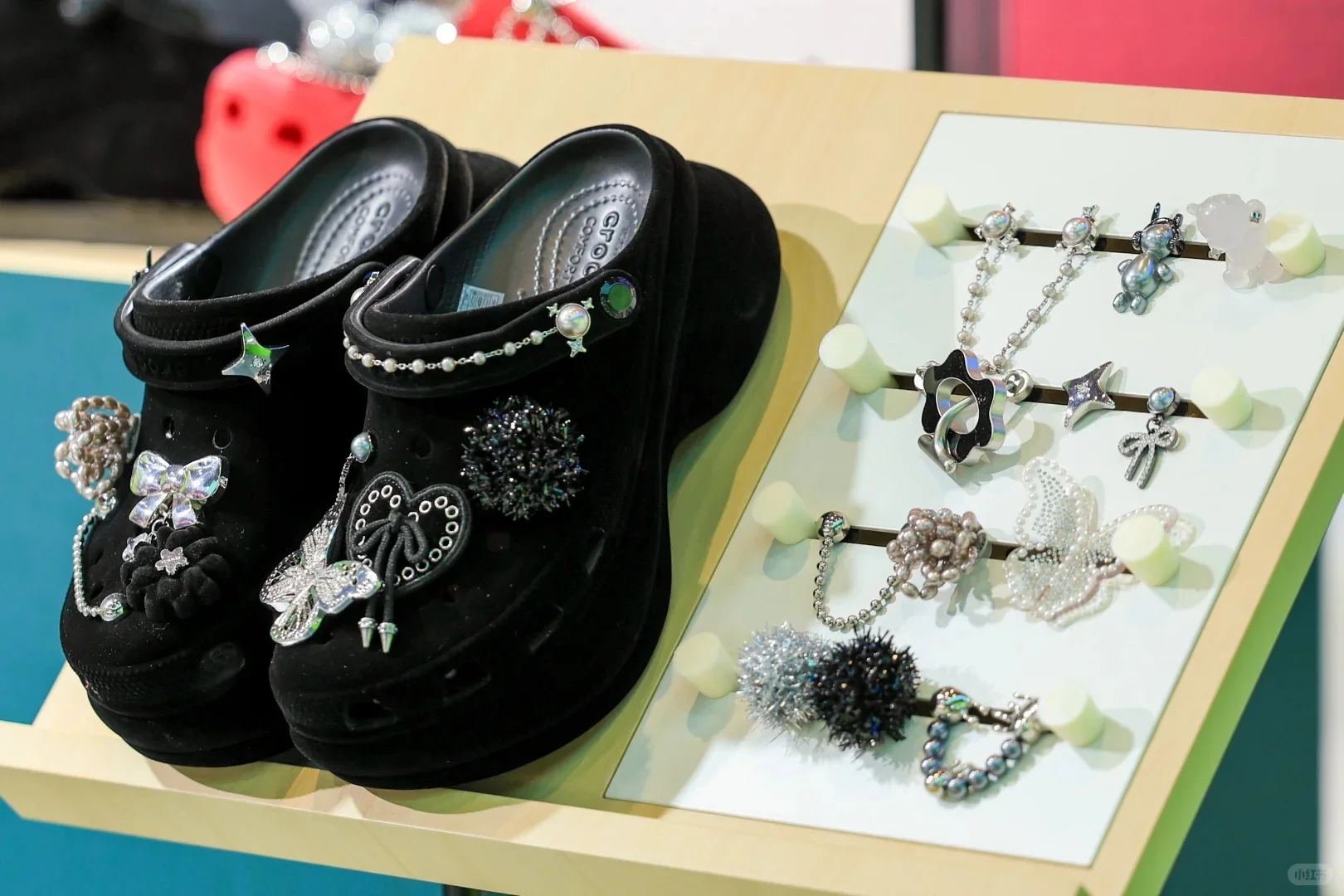 Crocs卡骆驰进博展台：「洞」见潮流新生态