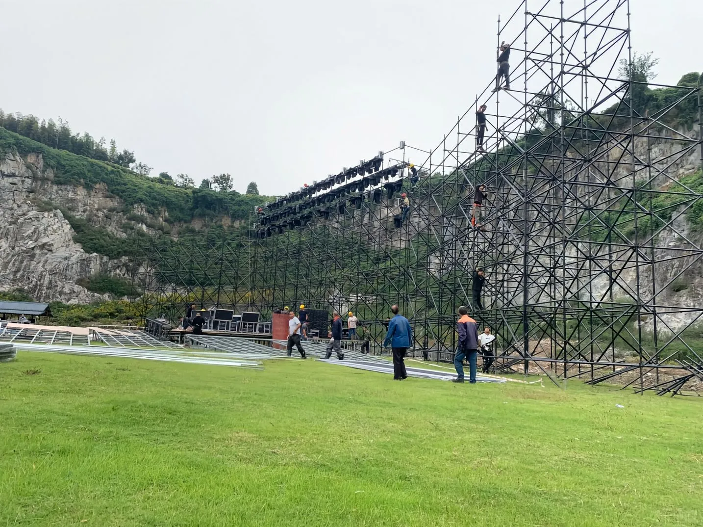 庆典、专业灯光音响、舞台搭建、充气拱门