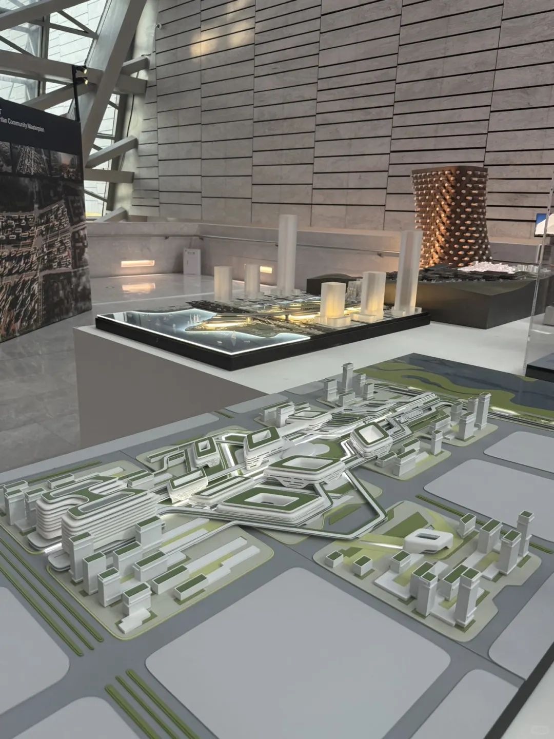 深圳新展|扎哈·哈迪德|线条与结构的狂想!