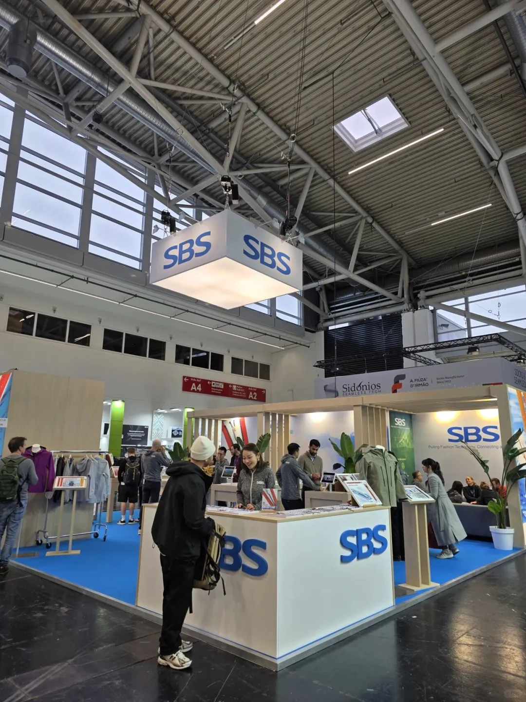 展会快讯:SBS携拉链产品亮相德国ISPO 2025