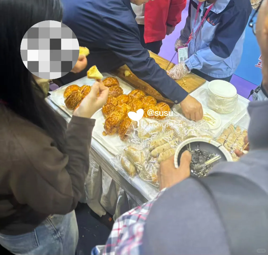 12.16逛国展 （羊毛?）真能试吃到饱..
