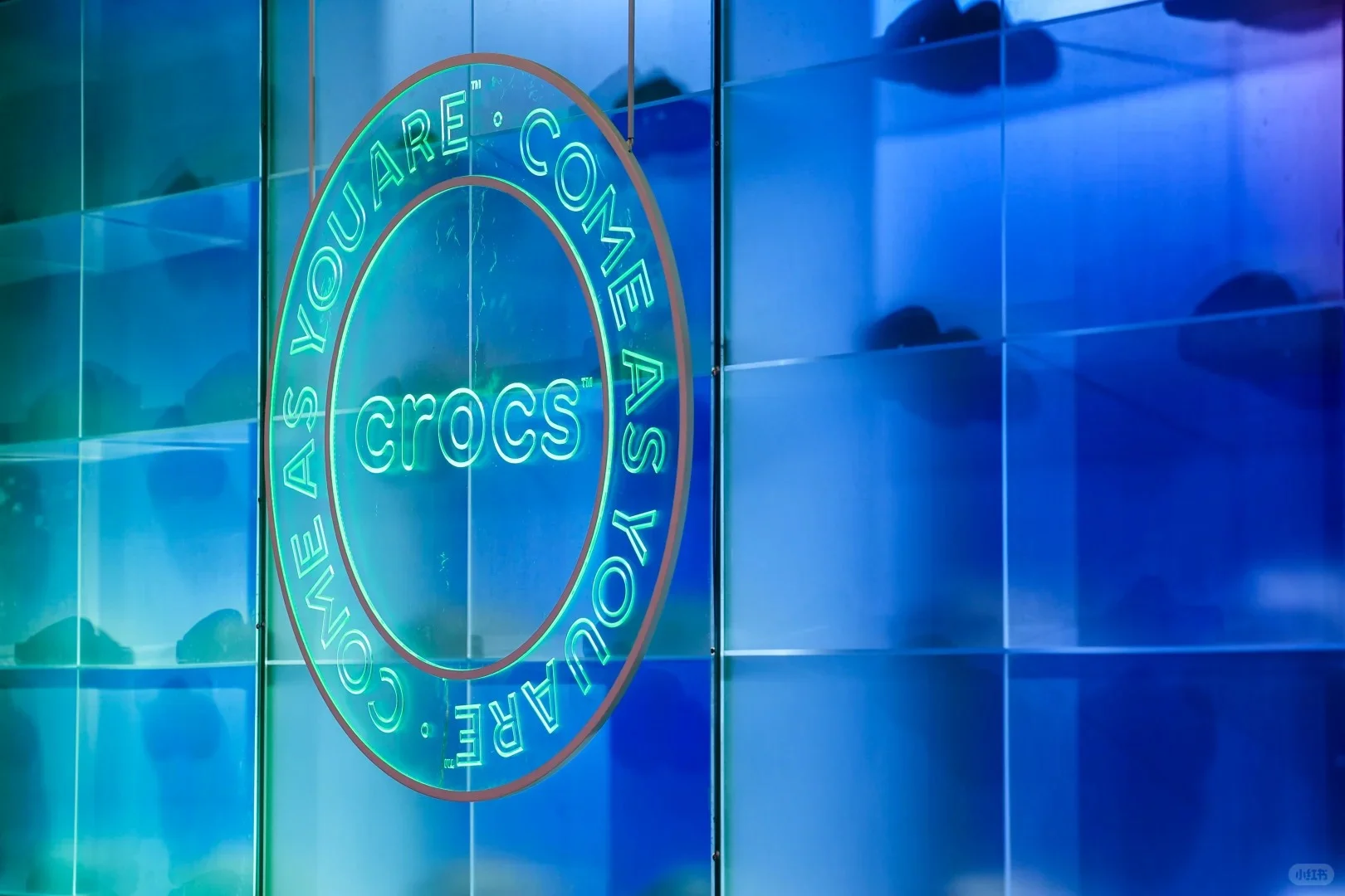 Crocs卡骆驰进博展台：「洞」见潮流新生态