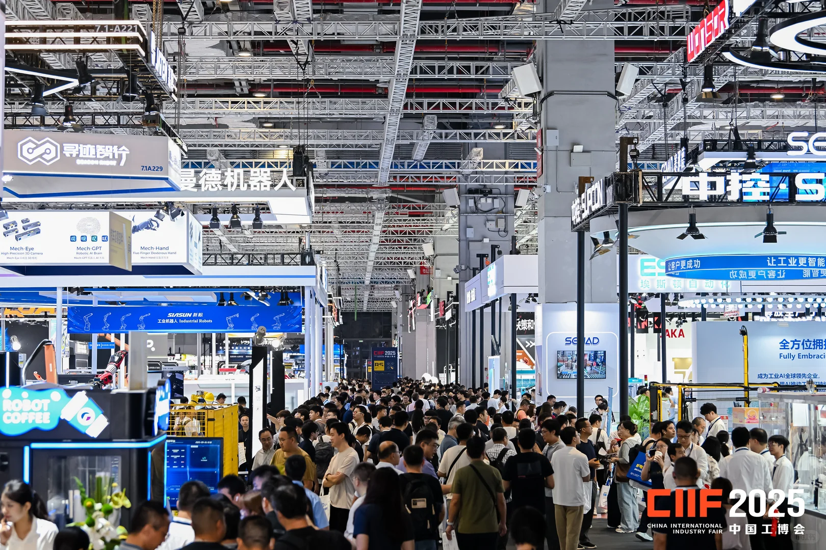 上海工博会机器人展现场?