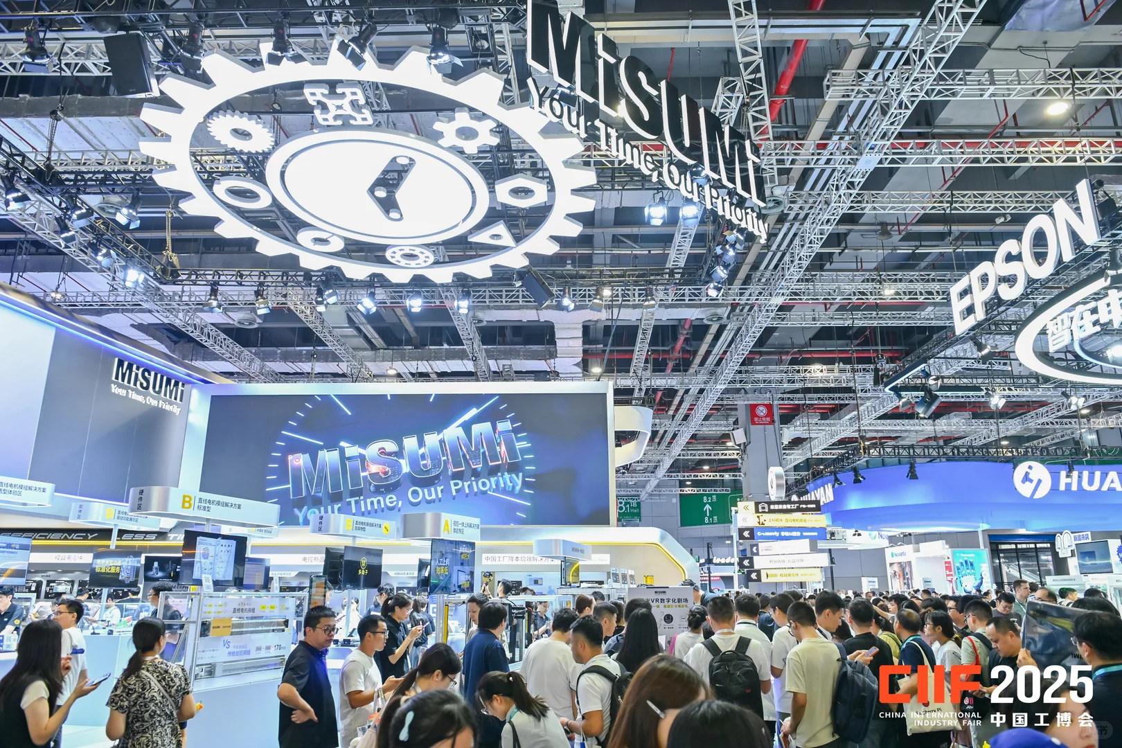 上海工博会机器人展现场?