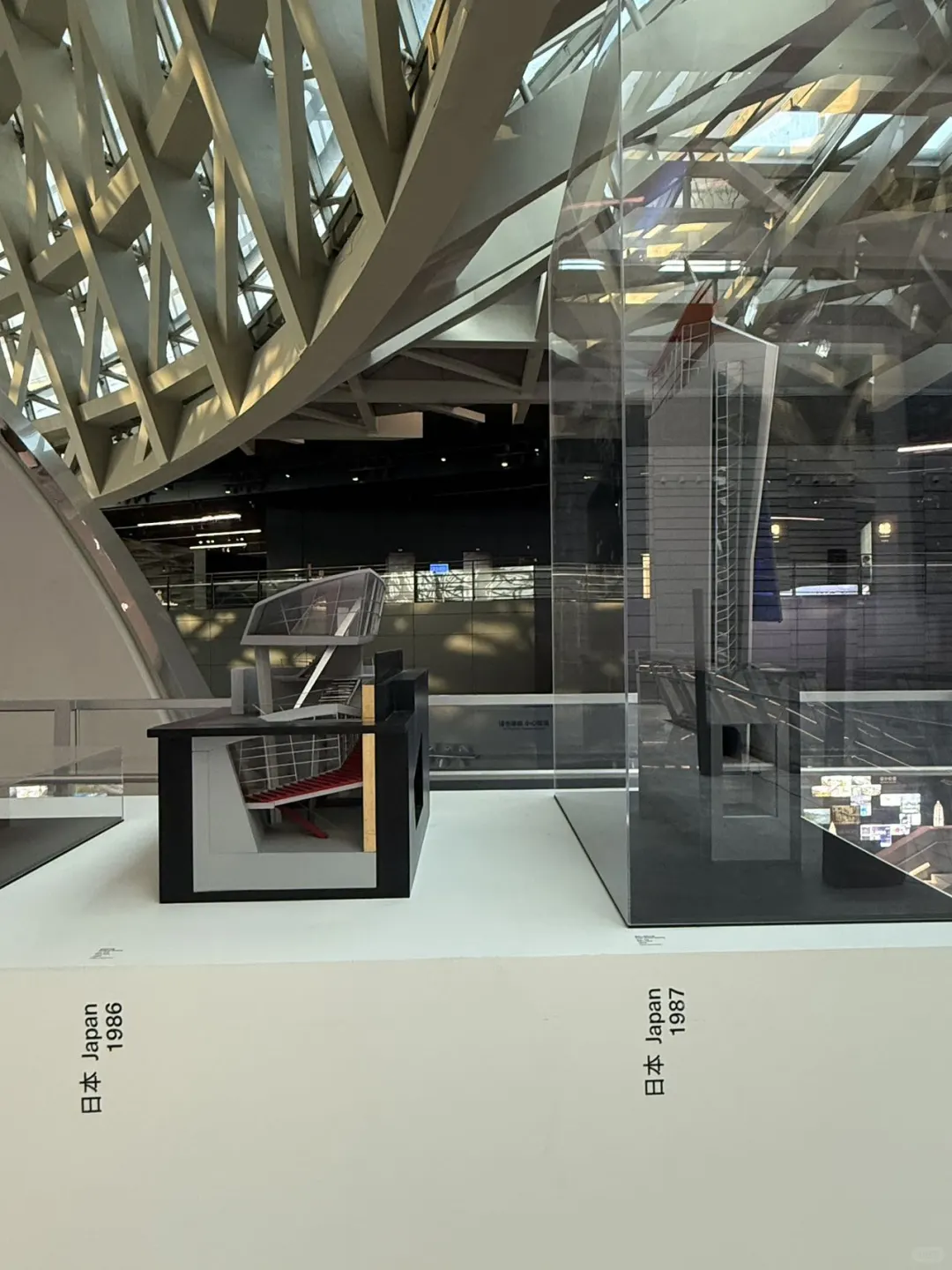 深圳新展|扎哈·哈迪德|线条与结构的狂想!