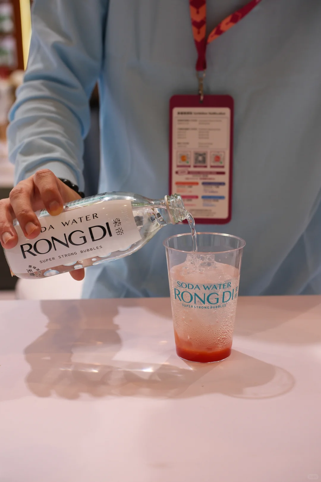 深圳国际会展中心?邂逅展会上的荣帝苏打水