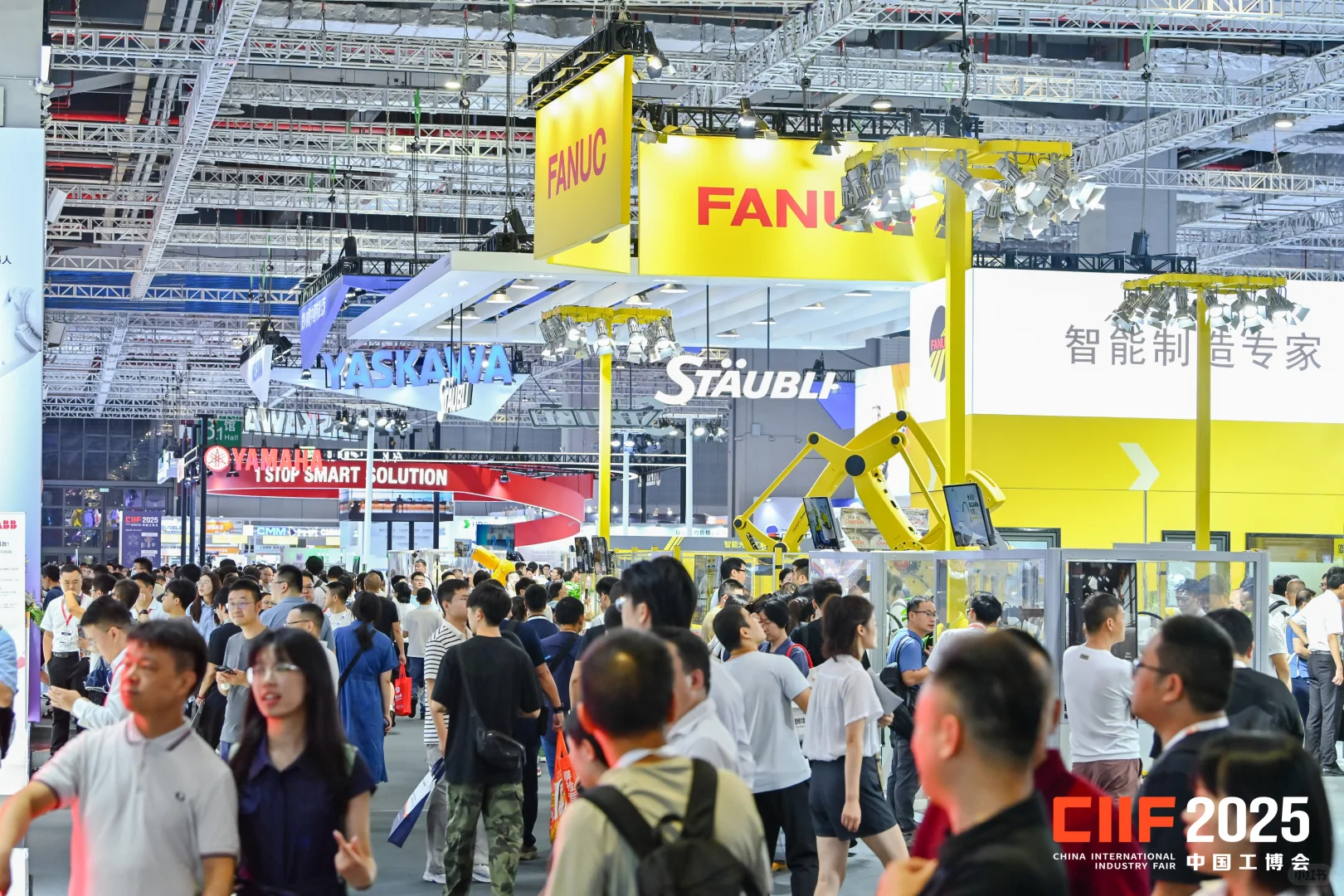 上海工博会机器人展现场?