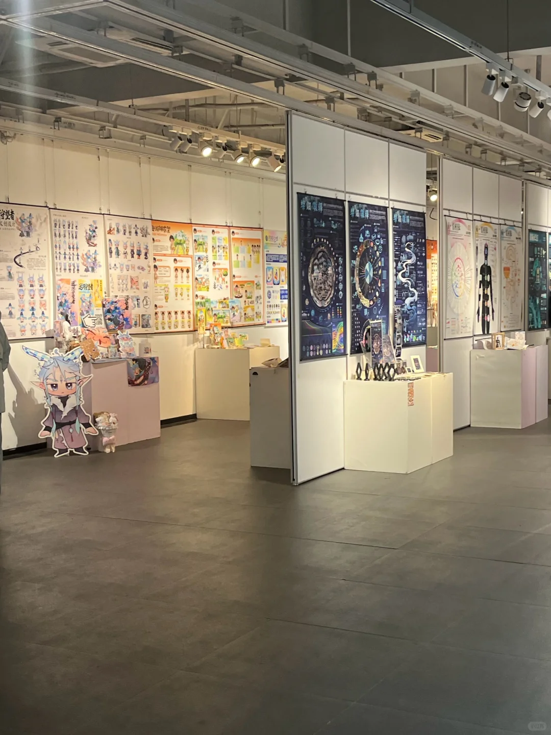 来看学长学姐中期设计作品展啦?