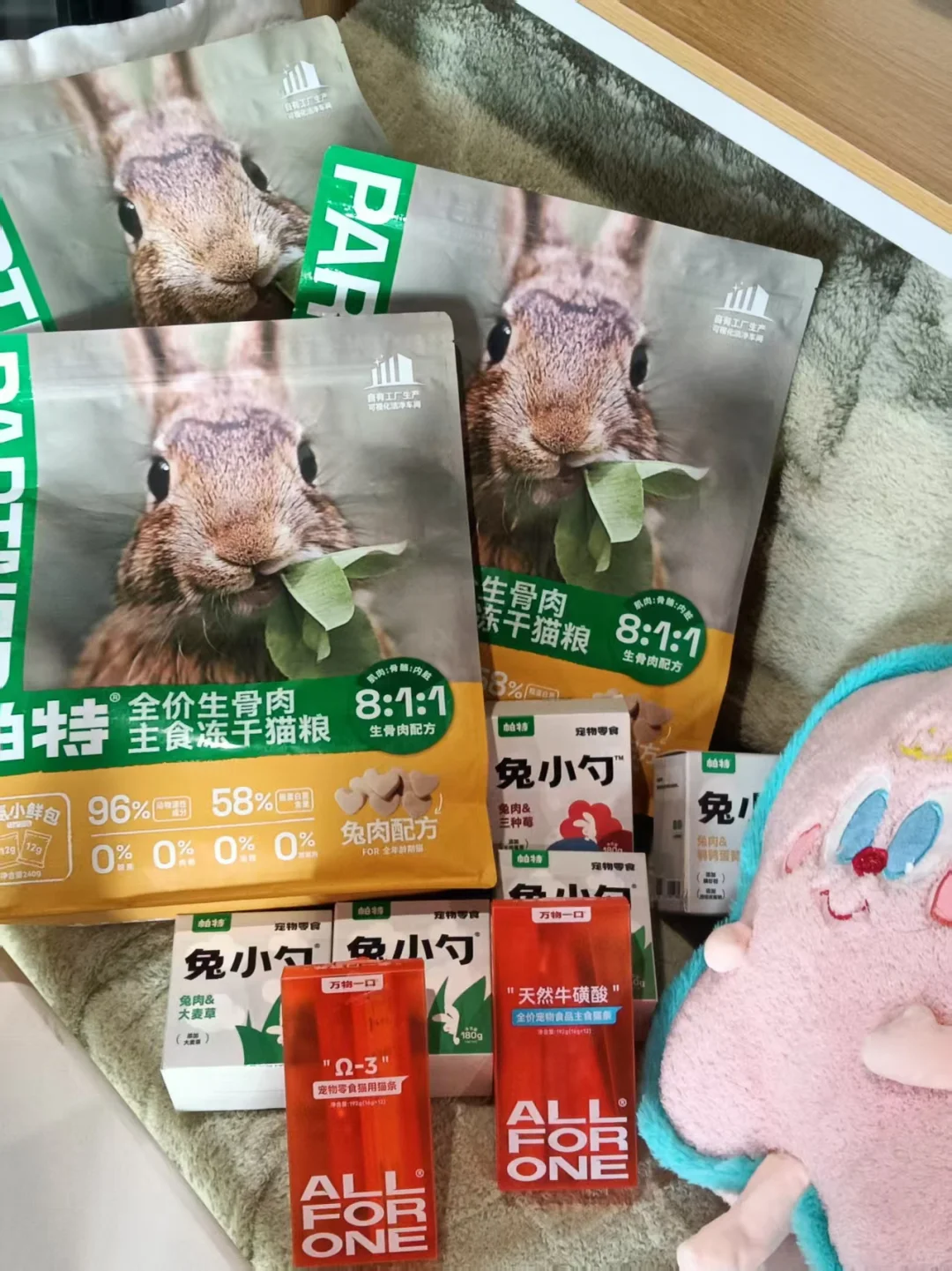 进博会逛到自家猫的 “粮仓”！帕特试吃领到爽