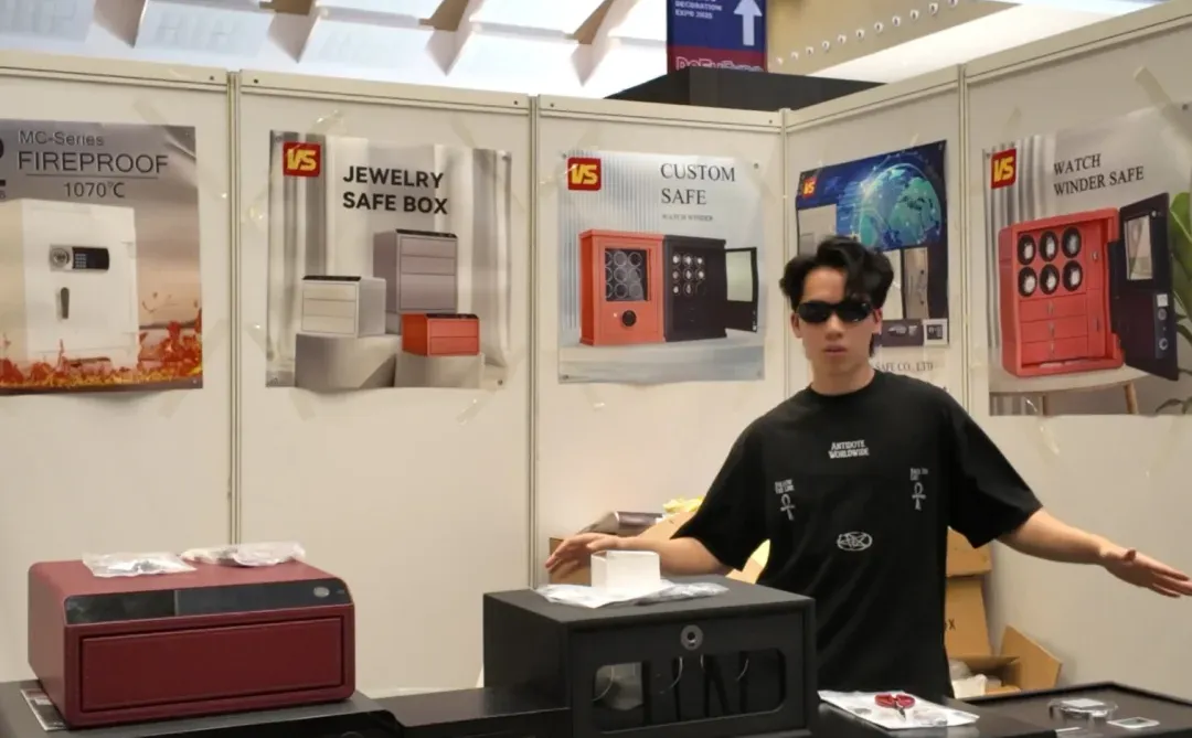 厂二代一个人出国参加展会 雅加达