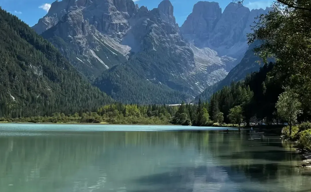 推荐一些适合外贸新手使用的社交媒体工具