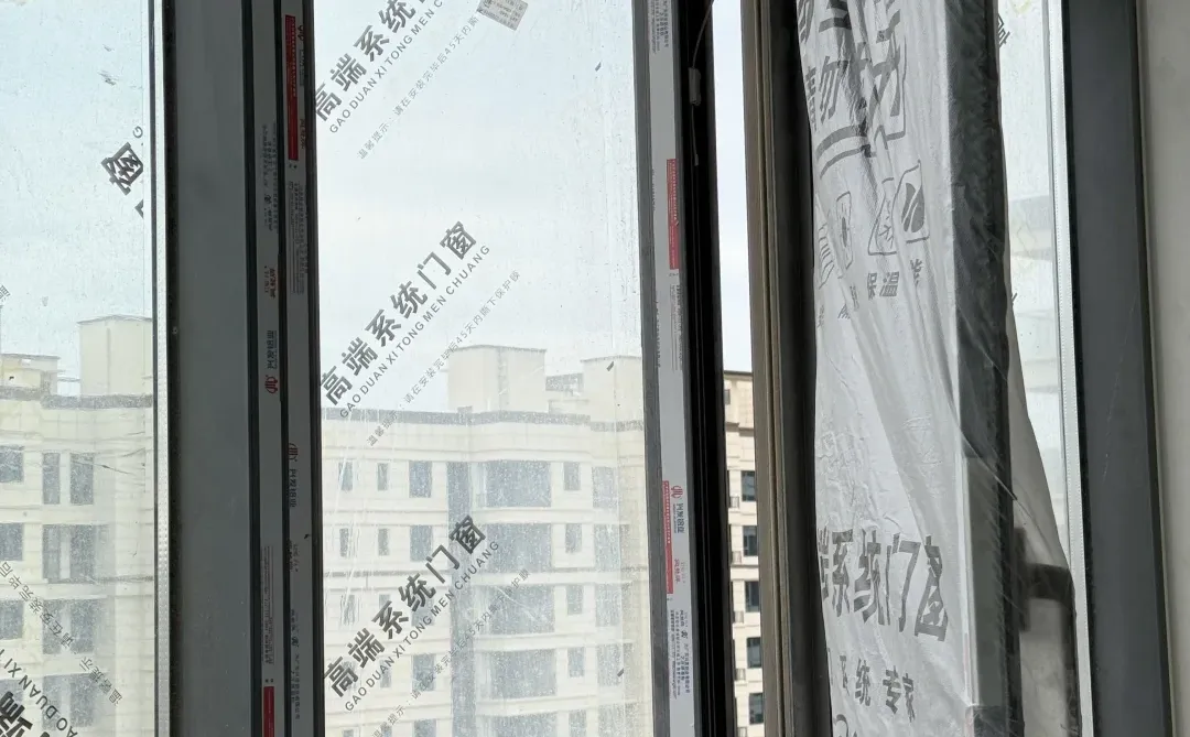 阳台封窗13000落地版 大家觉得值吗？