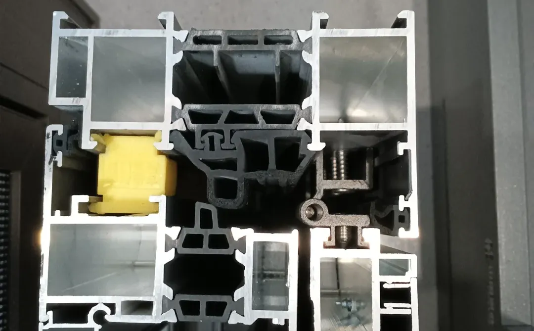 西安装修封窗！！！头大