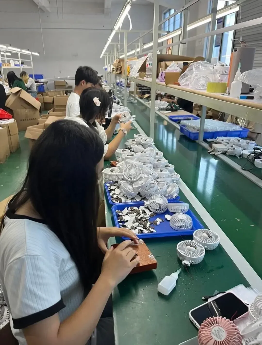 电子厂日常:日薪240元的“流水线人生