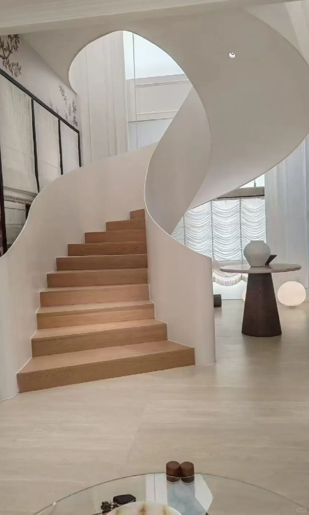 旋转楼梯定制生産线予落地成型效果案例赏析