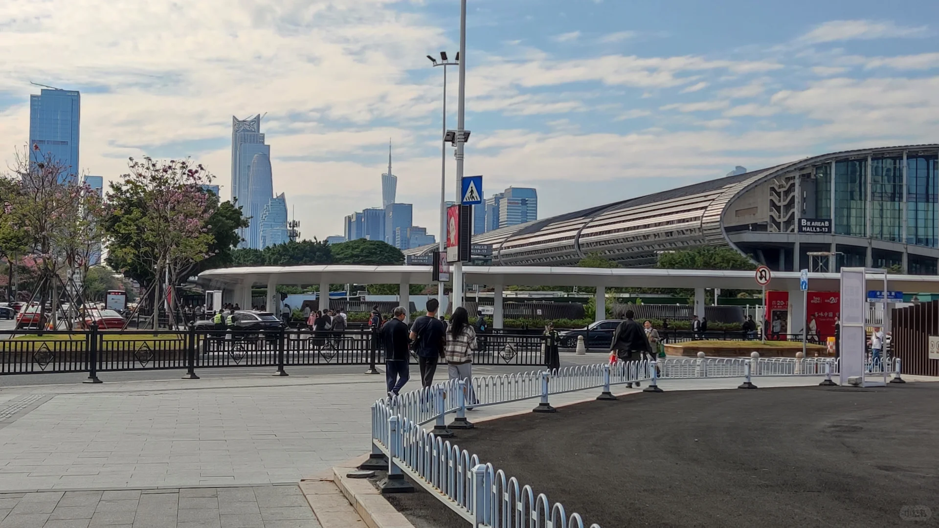 20251122｜专业观众日当天的广交会展馆