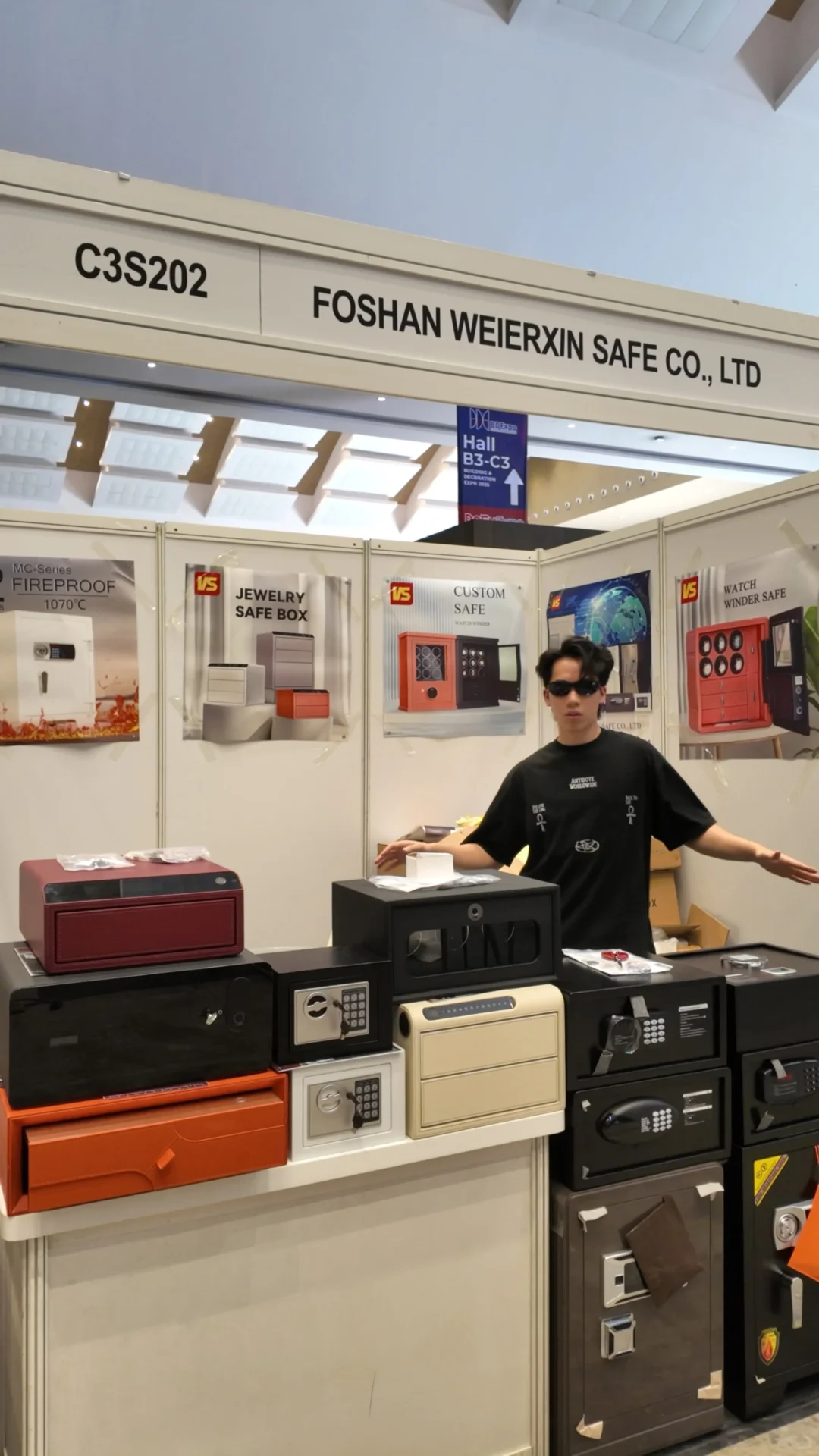 厂二代一个人出国参加展会 雅加达