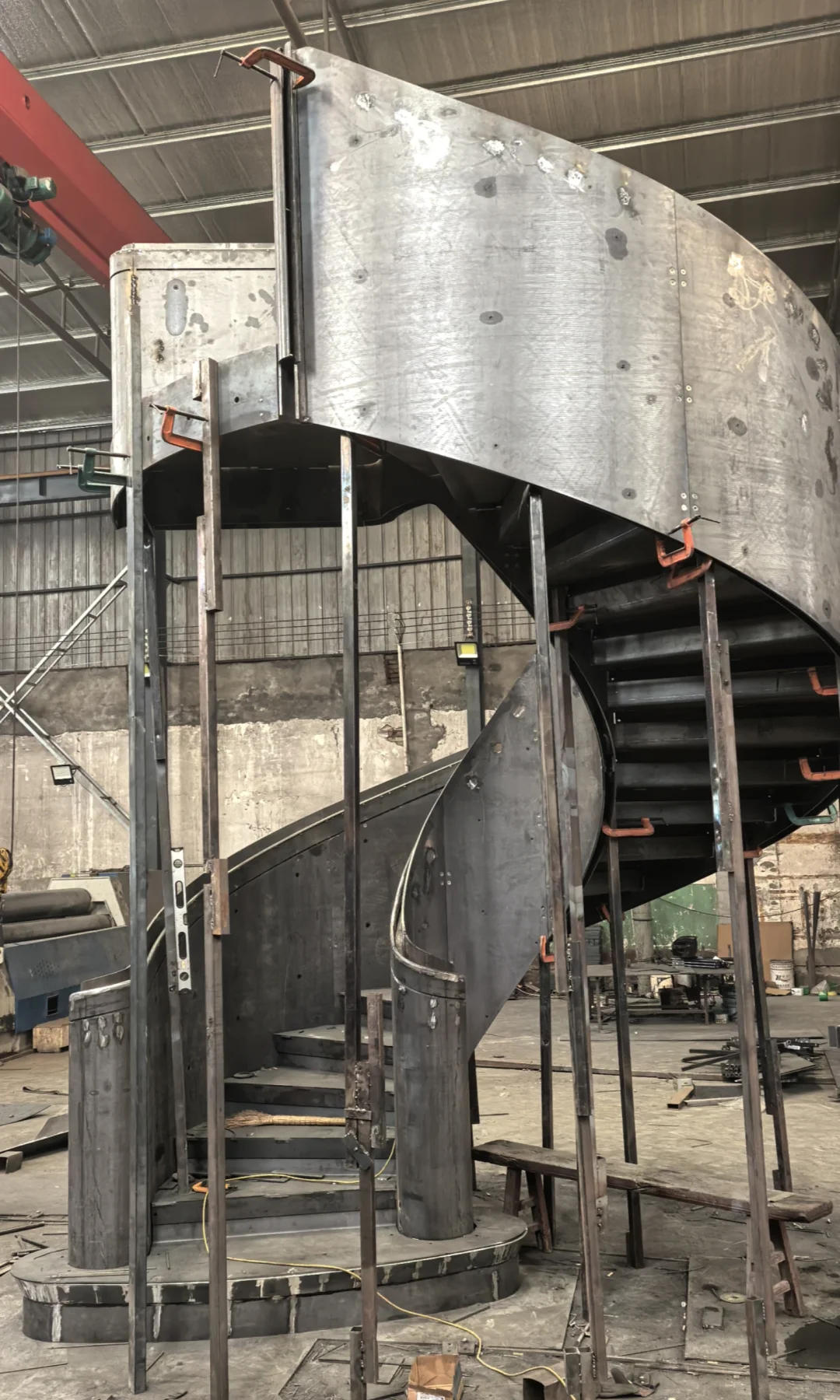 旋转楼梯定制生産线予落地成型效果案例赏析