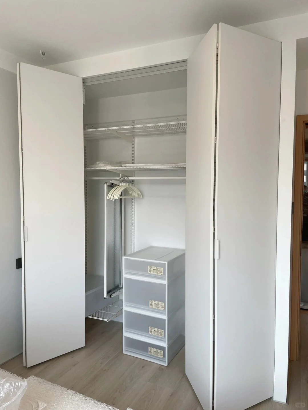 金属极简衣柜|苏州全屋定制工厂