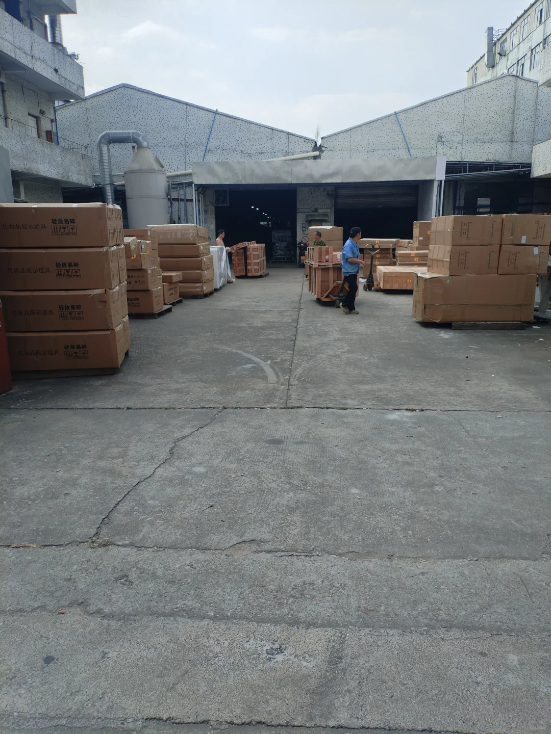 货架工厂，专业生产各种展示架！