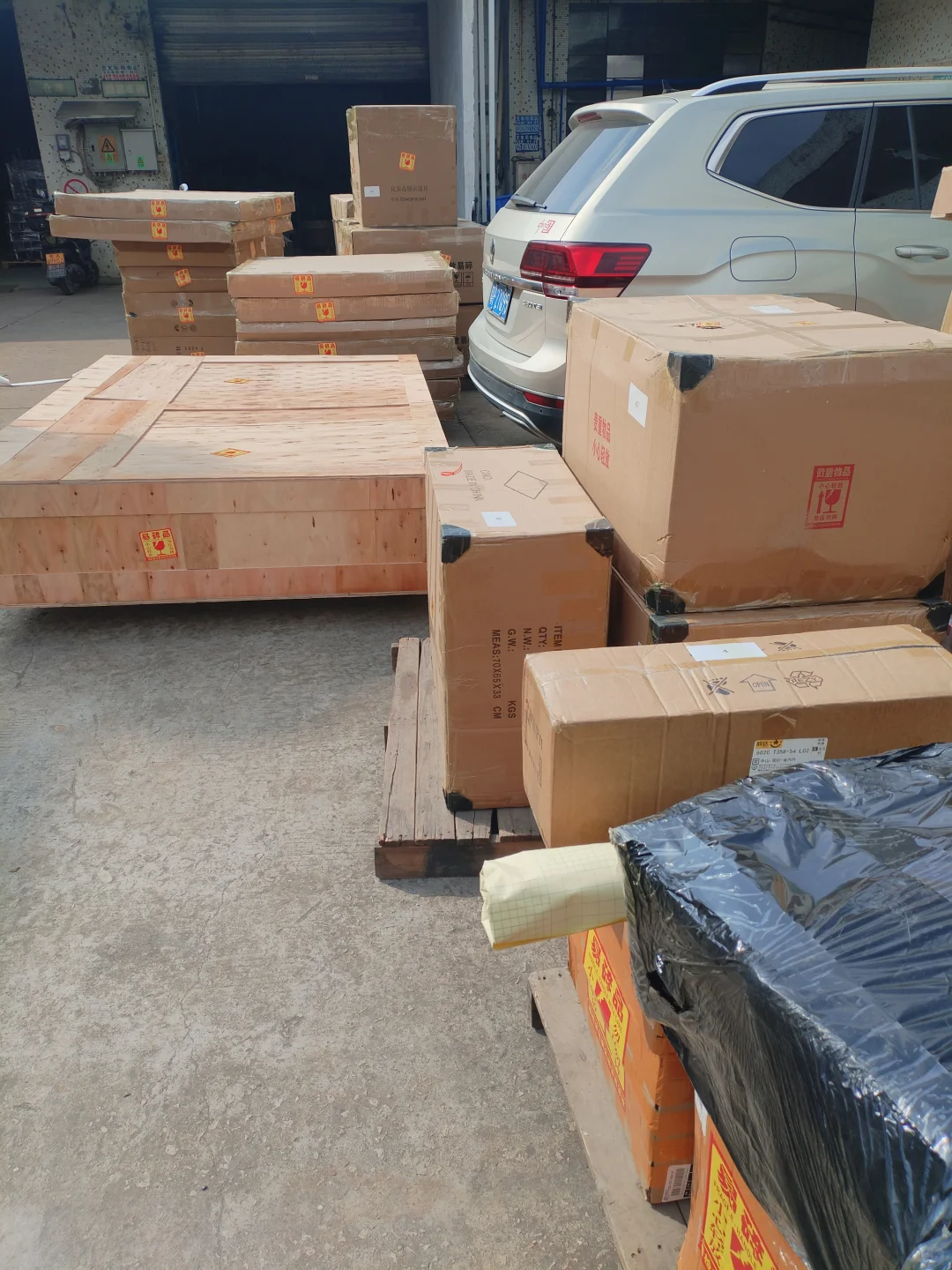 货架工厂，专业生产各种展示架！