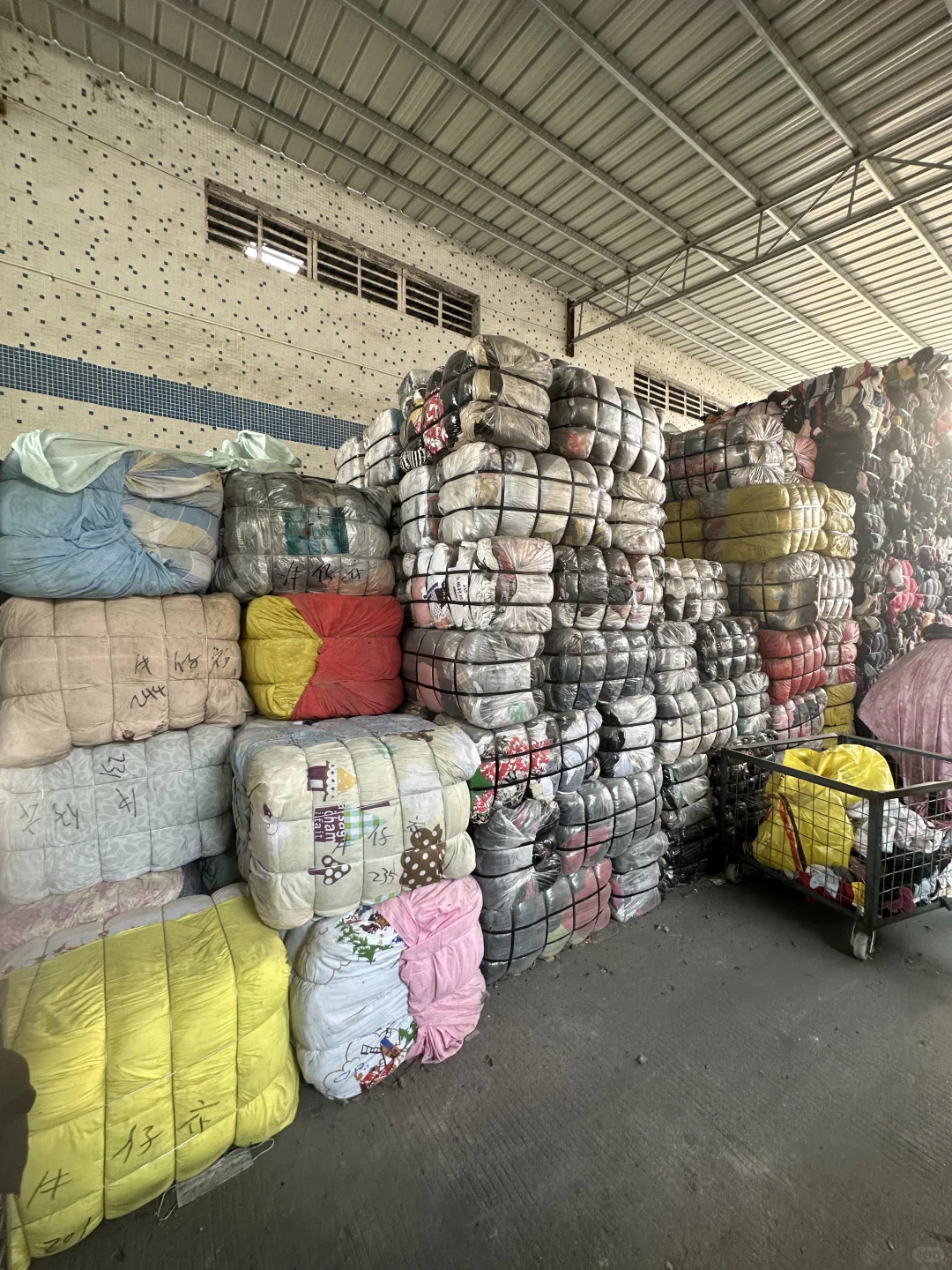 广州专业源头工厂出口二手衣服旧衣服