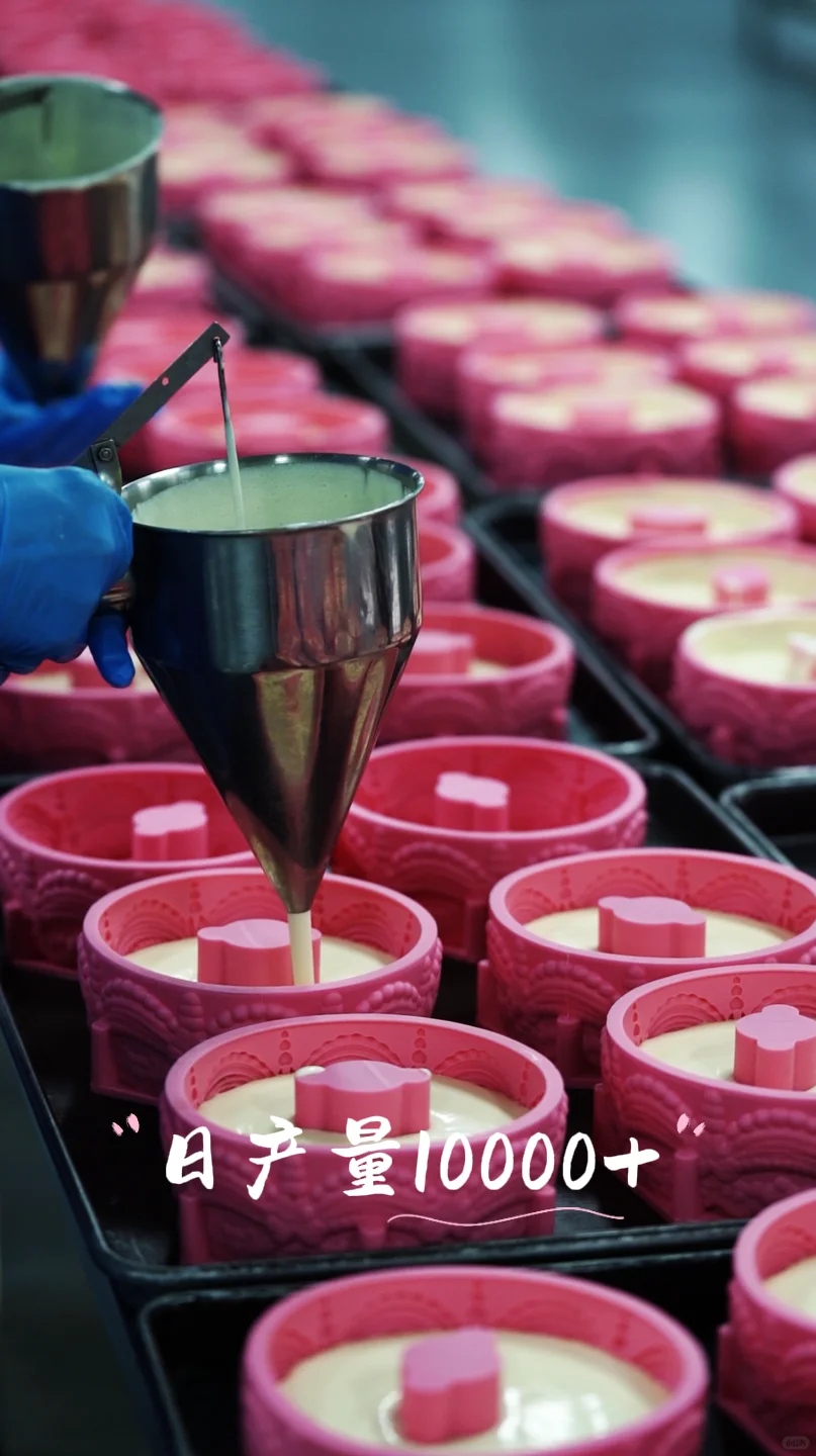 00后勇闯甜品工厂！流程离谱到想闭嘴猛炫！