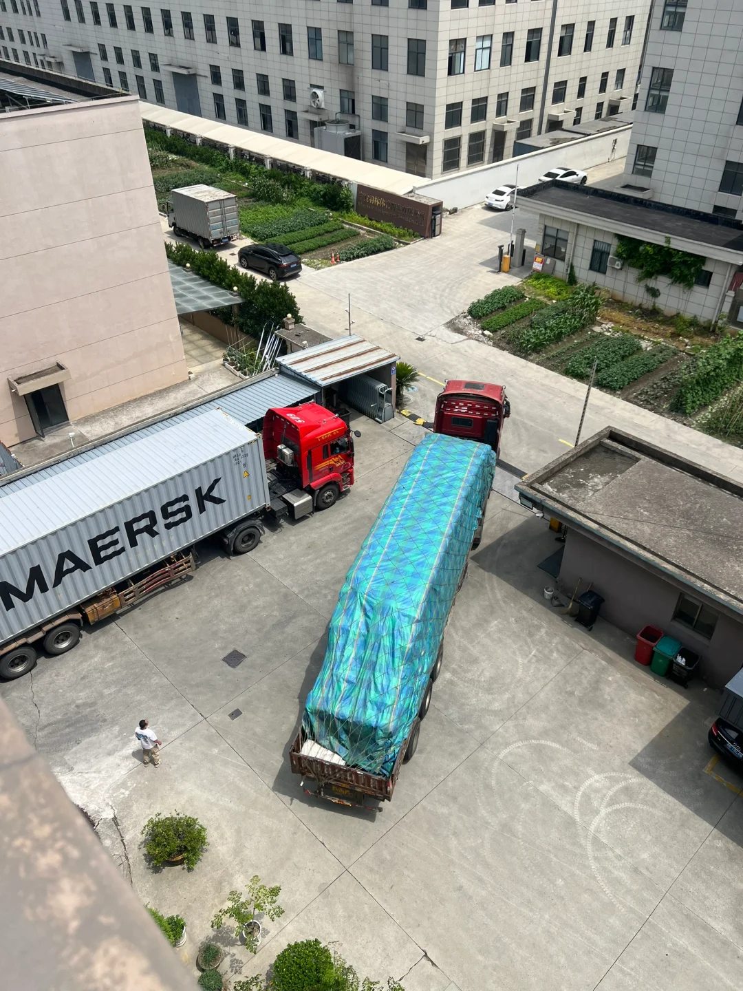 外贸人最忙碌的时间到了 忙到头晕目眩